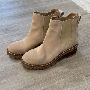 Women’s Bertuchi Tan Suede Boots